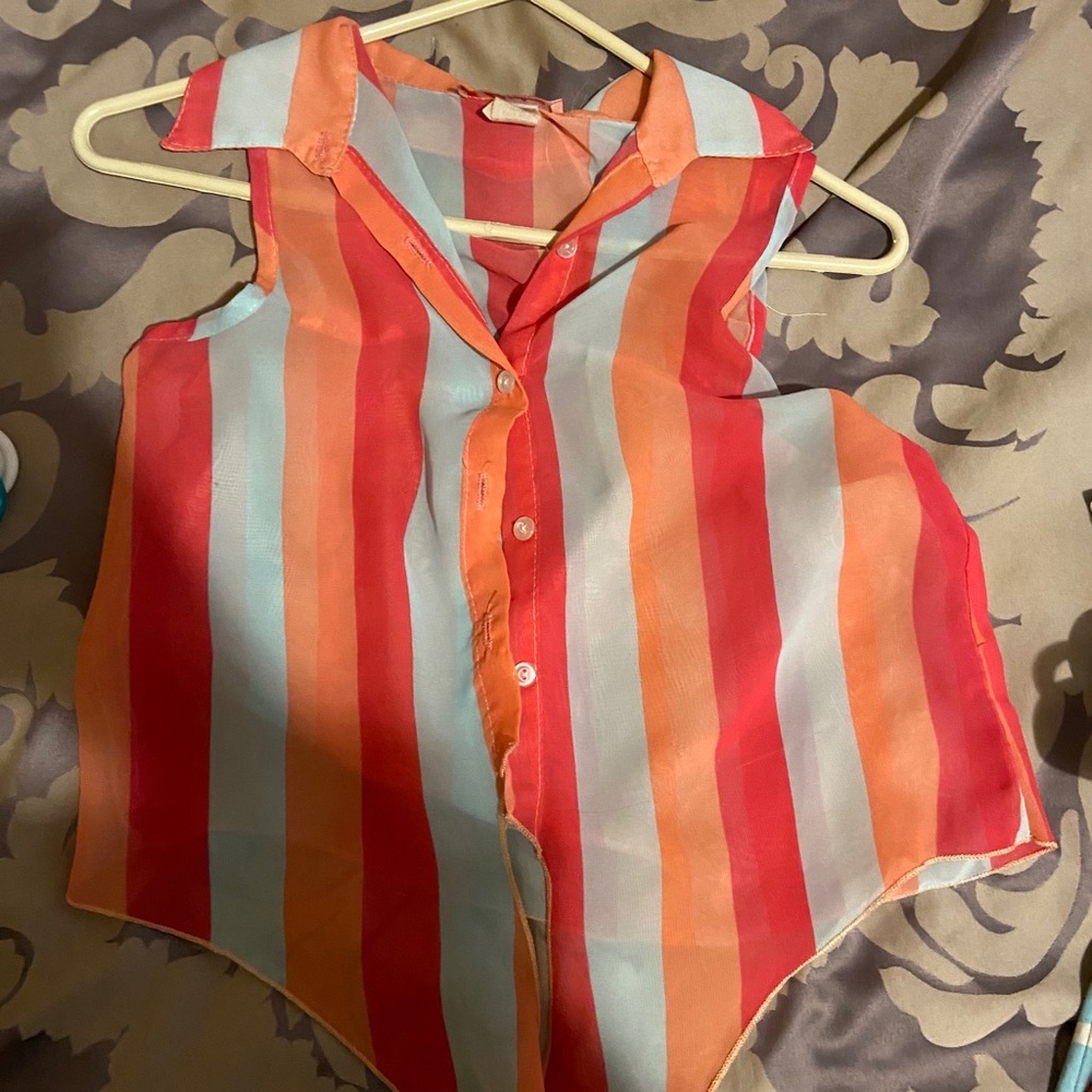 Small shirt/crop top